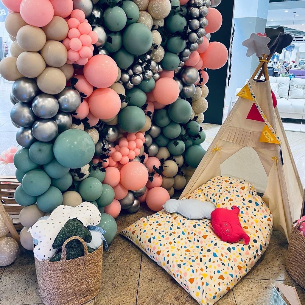 Zid od balona na sajmu beba, djece i trudnica u West Gate-u