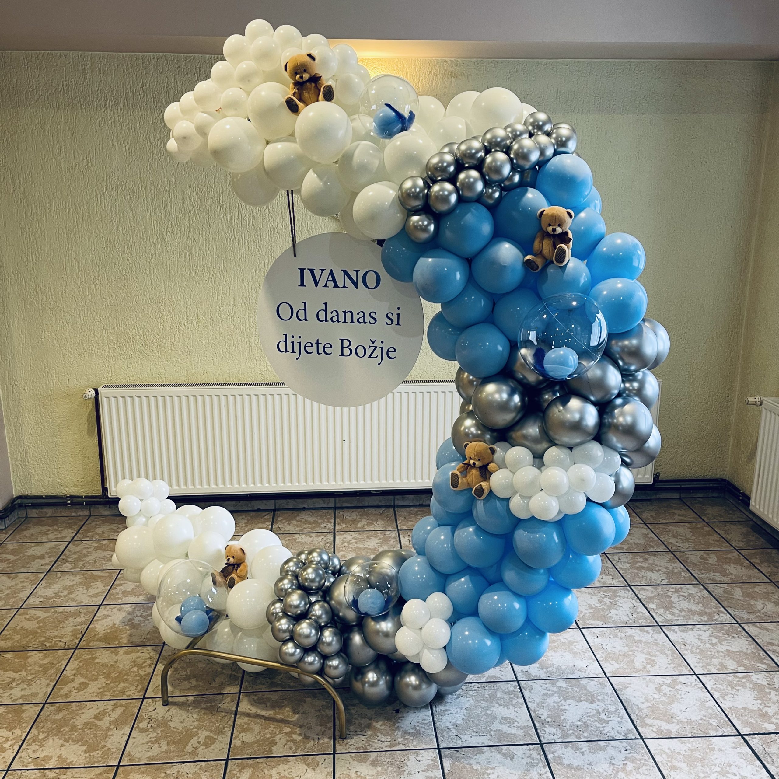 Balonska dekoracija polumjeseca za krštenje